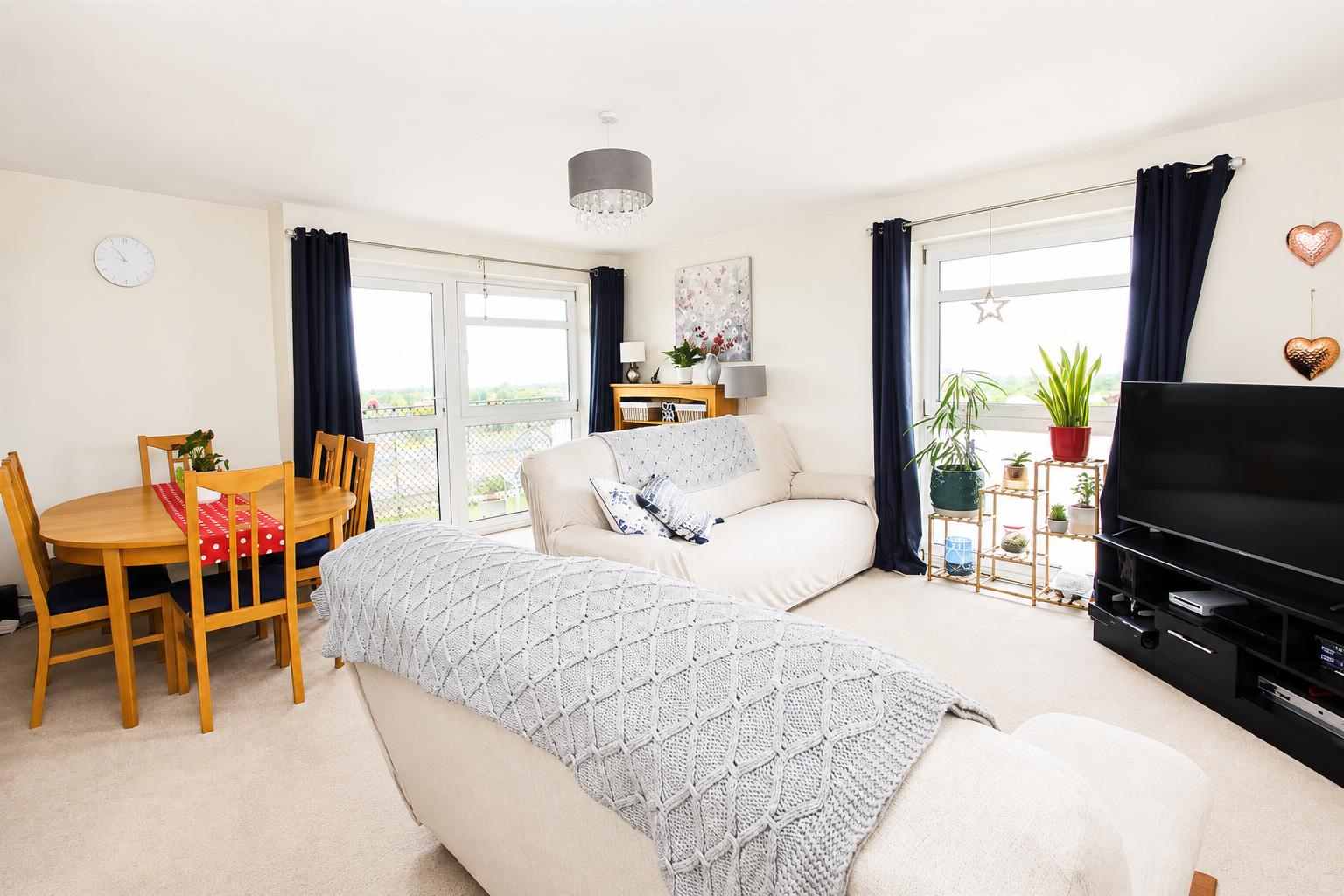 2 bed property in Beddington Gardens, Wallington